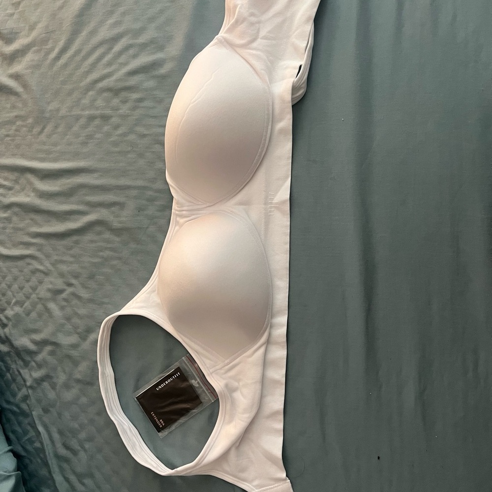 Elegant White Seamless Bra NIP